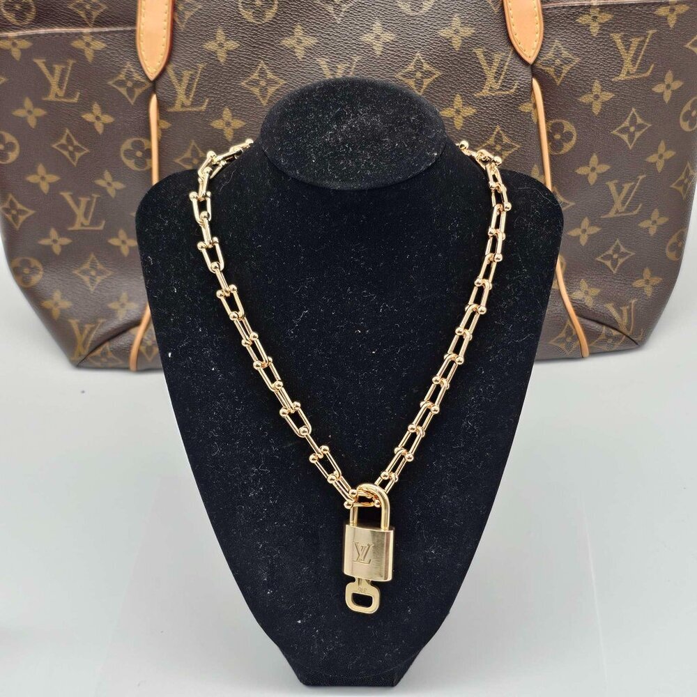 Authentic Louis Vuitton Lock & Key w/ Unbranded Gold Plated Horse Shoe Chain